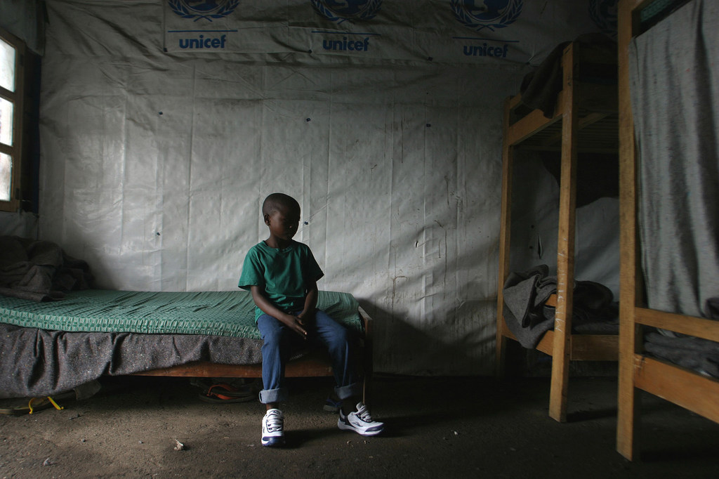 صبي يبلغ من العمر أحد عشر عاما في مركز إعادة تأهيل الأطفال الجنود المسرحين حديثا في غوما، جمهورية الكونغو الديمقراطية.